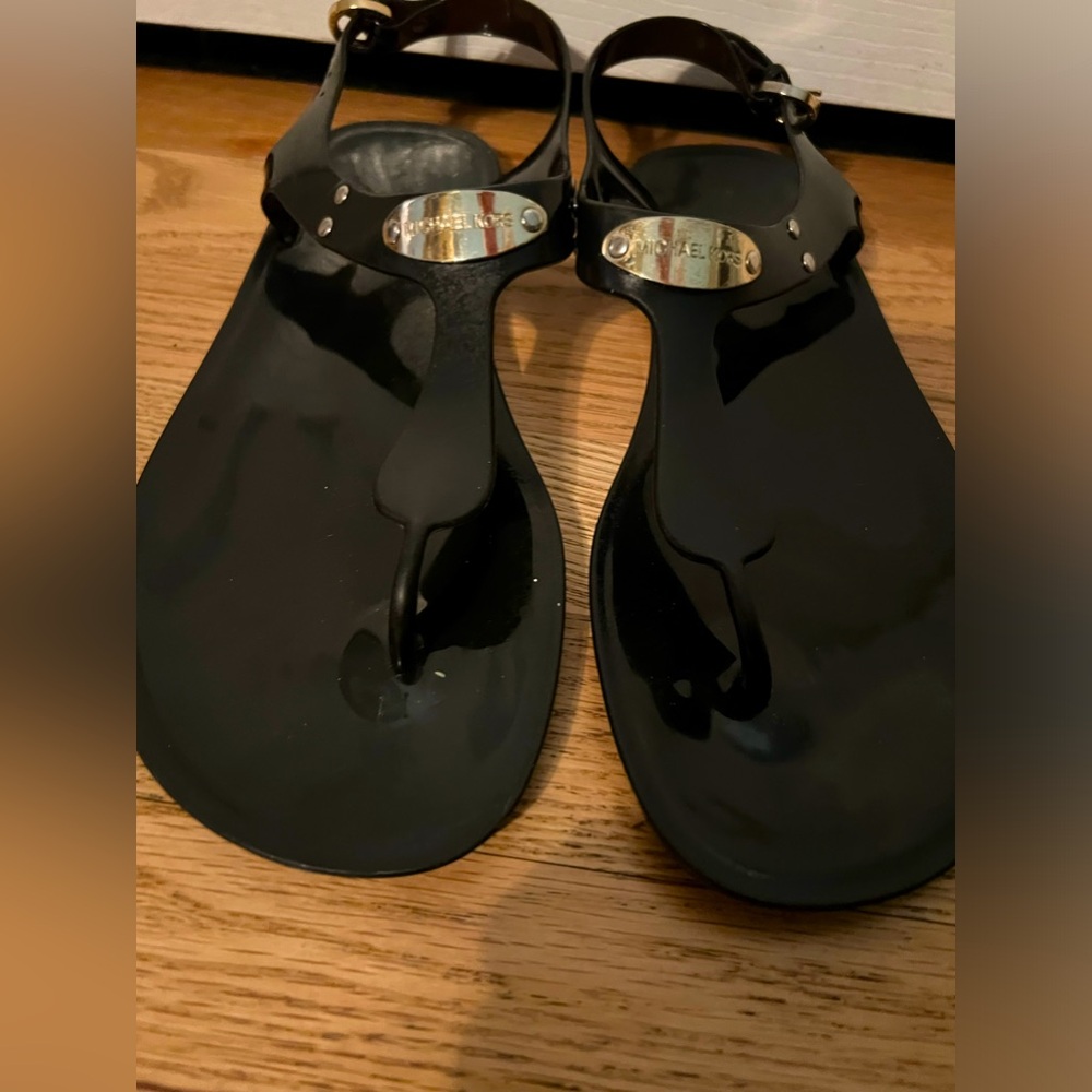 Michael Kors black t-strap gel sandals